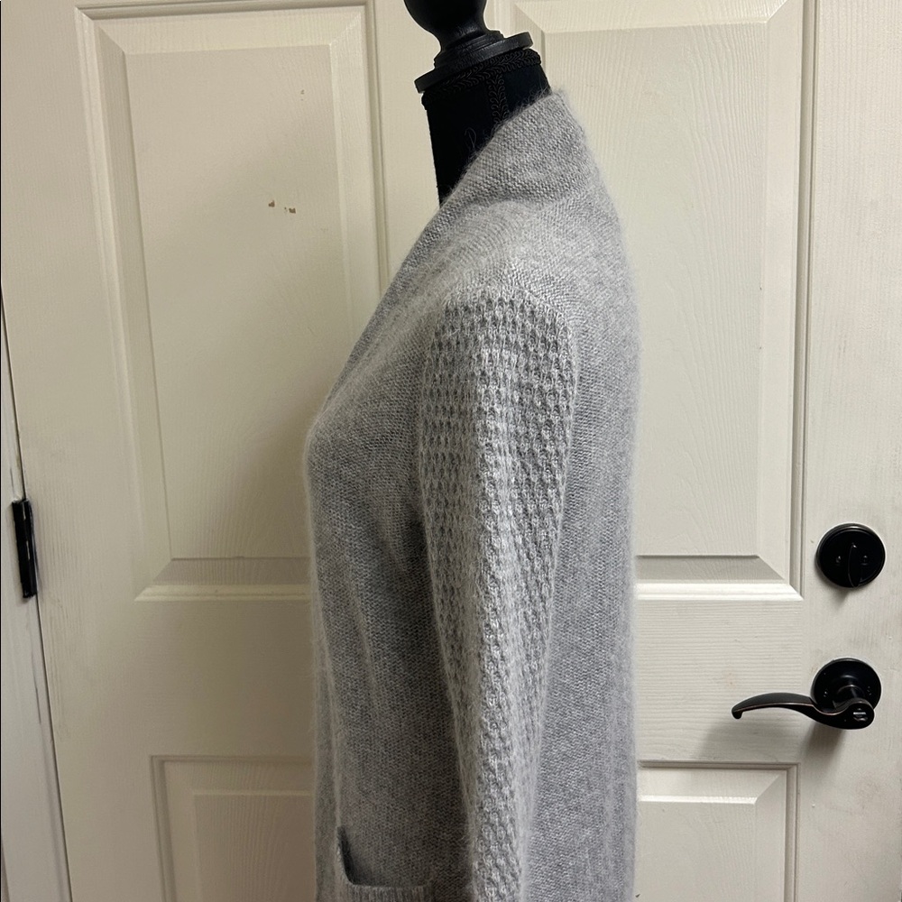 FENN WRIGHT MANSON Gray medium Cardigan Sweater, 70% Nylon, 30% Angora, EUC - Picture 8 of 10